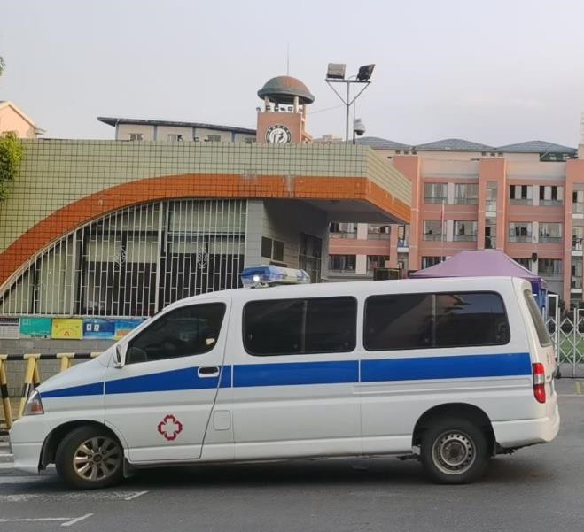 洞头救护车出租护送骨折病人一公里多少钱